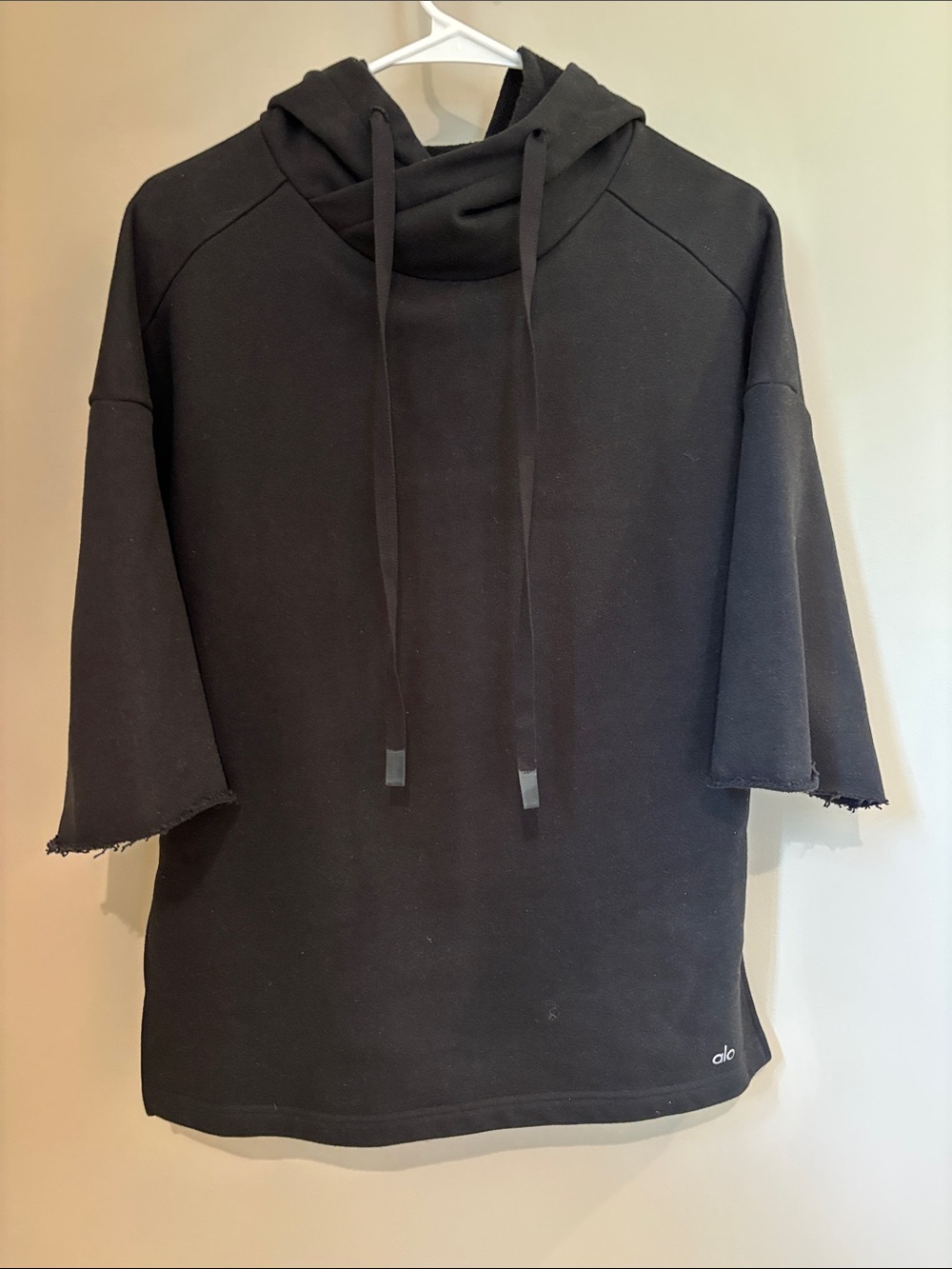 ALO Yoga Falls Short Sleeves Hoodie black barely worn; size xs